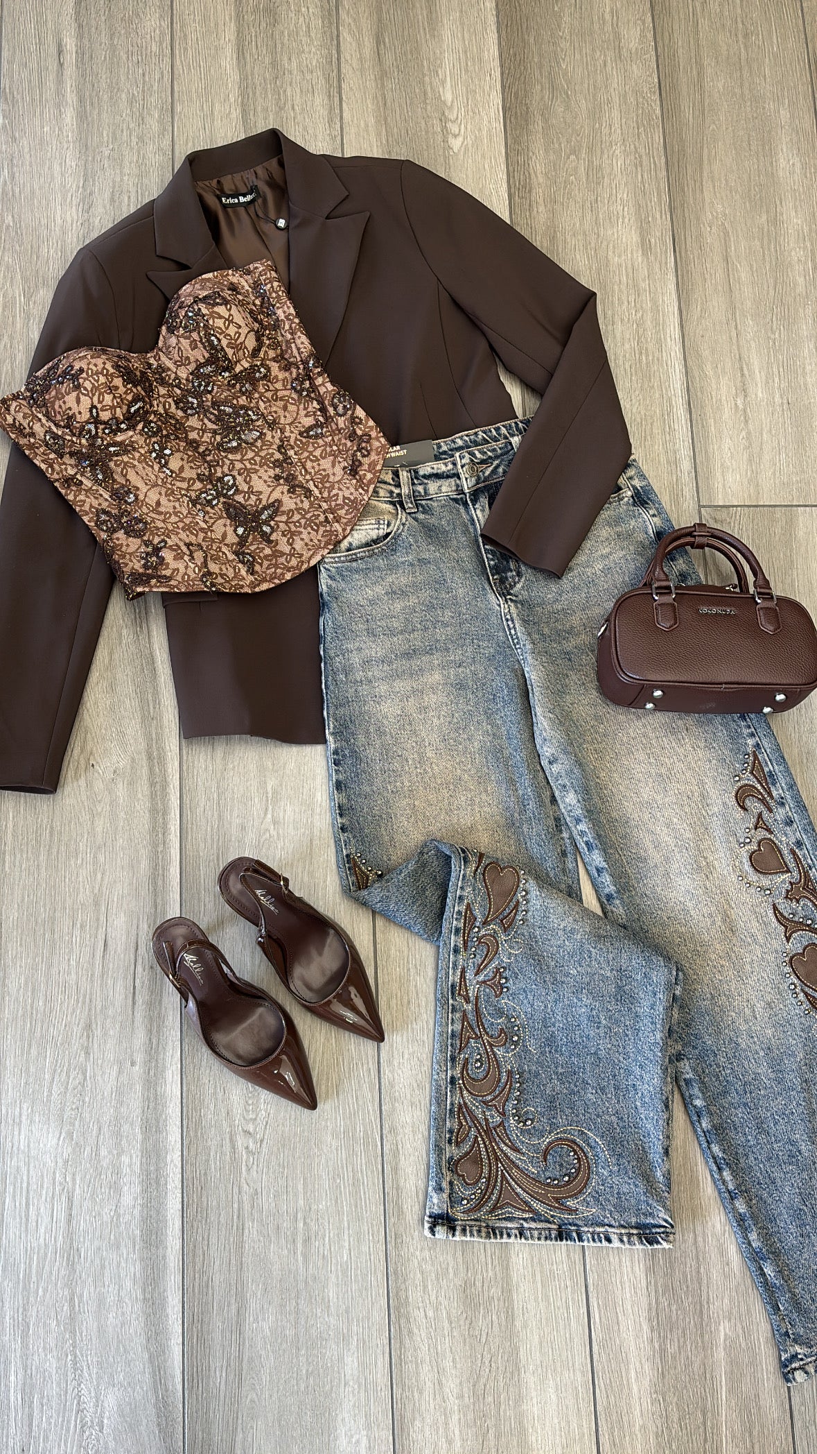 Jeans Ricamato con borchie ✨