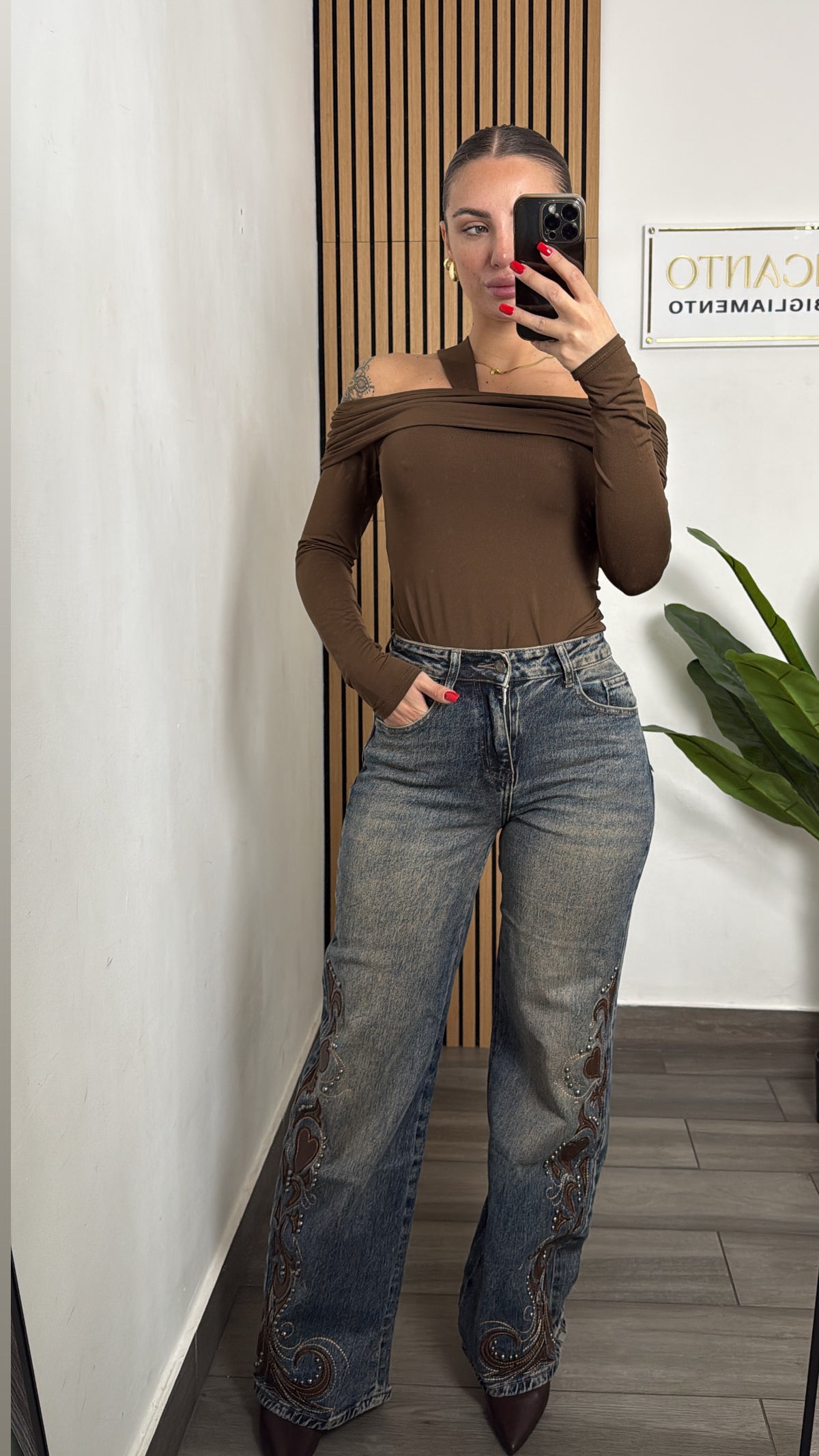 Jeans Ricamato con borchie ✨